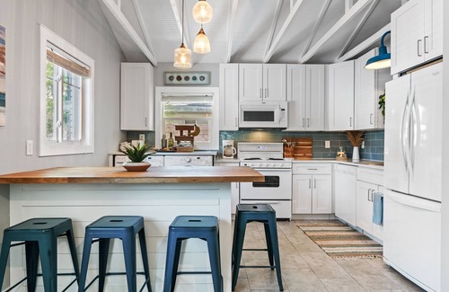 Santa Rosa Beach House | Insta-worthy house on 30A-steps to beach! 6 seat cart and 4 bikes INCLUDED!