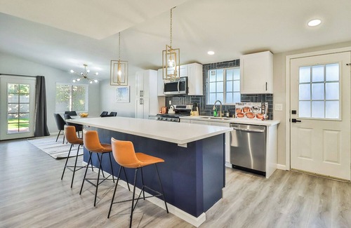 Winnetka House | Insurance Relocation Ready 4BR Workspace Near Woodland Hills & Valley Commute