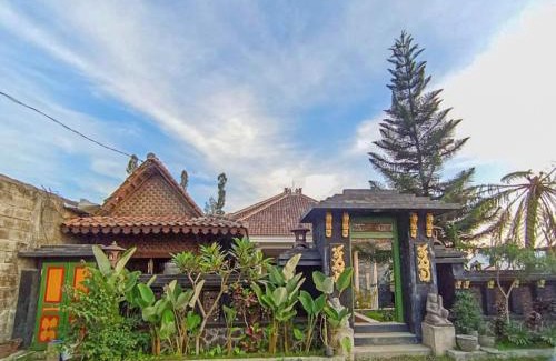 Gubukklakah Hotel | Intayu Homestay RedPartner