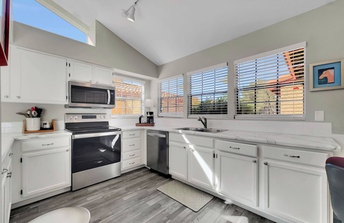 Chandler House | Intel, Chandler Mall, 2/2 Light, Bright Townhouse! 30 Night Min.