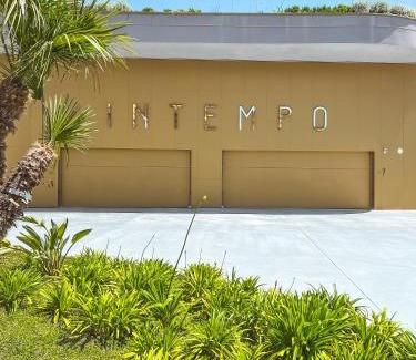 Cala Apartment | IntempoCarrera - Apartment at Intempo Building