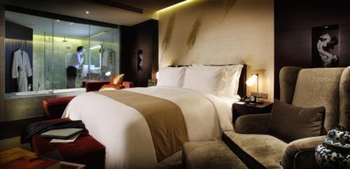 Olympic Village Hotel | InterContinental Beijing Beichen by IHG l Walking Distance to Bird's Nest & Water Cube & Metro Station l Interconnected with China National Convention Center l Award-winning Club Lounge with Mixologist l Direct Metro Line to Wangfujing