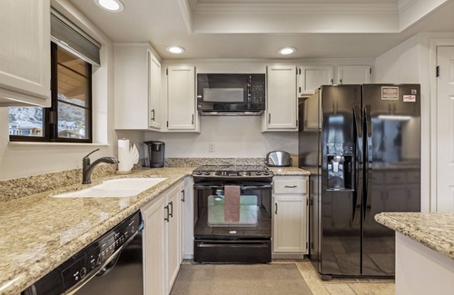 June Lake Condo | Interlaken 37, remodeled condo with stunning views