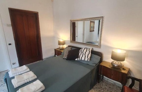 Bari City Centre Apartment | Intero appartamento 4 camere da letto 3 bagni 12 posti letto Cado Dalle Nubi