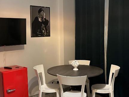 Bari City Centre Apartment | Intero appartamento 4 camere da letto 3 bagni 12 posti letto Cado Dalle Nubi