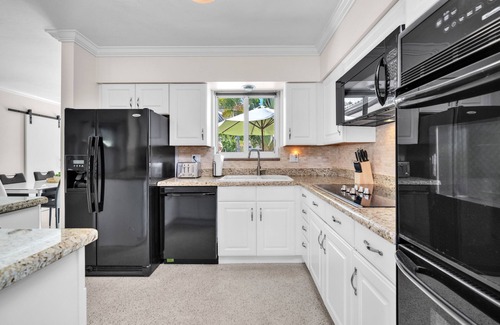 Coral Heights House | Intimate 4 BR W/Heated Pool + Amazing Outdoor Area