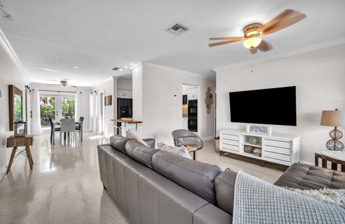 Coral Heights House | Intimate 4 BR W/Heated Pool + Amazing Outdoor Area