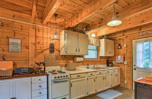 Mayfield Cabin | Intimate Cabin Off The Beaten Path