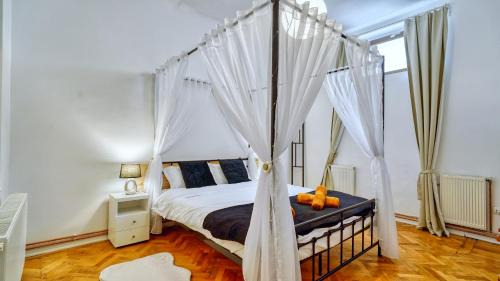 Brasov City Centre Apartment | Intimo OldTown Romantic Apartment