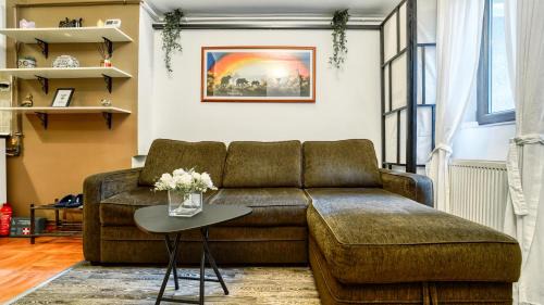 Brasov City Centre Apartment | Intimo OldTown Romantic Apartment