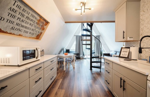 Divide Ski Chalet | -Into the Woods A-Frame- Hot Tub- Fire Pit-