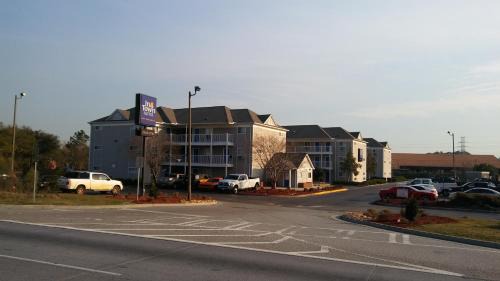 Garden City Hotel | InTown Suites Extended Stay Savannah GA