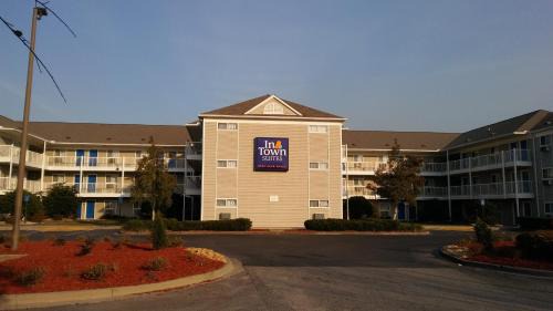 Garden City Hotel | InTown Suites Extended Stay Savannah GA