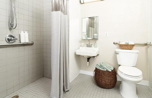 Loring Heights Hotel | InTown Suites Extended Stay Atlanta GA - West Midtown