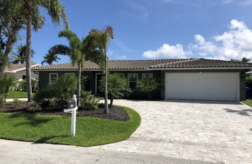 Bel Air House | Intracoastal 🌴 Waterfront Pool Home, Walk to Beach, Heated Pool, Sit on Dock