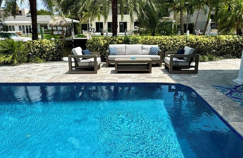 Bel Air House | Intracoastal 🌴 Waterfront Pool Home, Walk to Beach, Heated Pool, Sit on Dock
