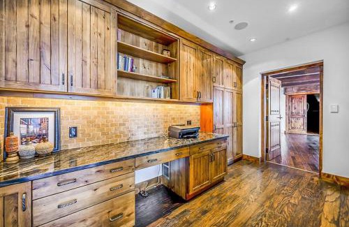 Big White Ski Resort Ski Chalet | Inuksuk Lodge - 4800 sq ft of Big White Excellence!