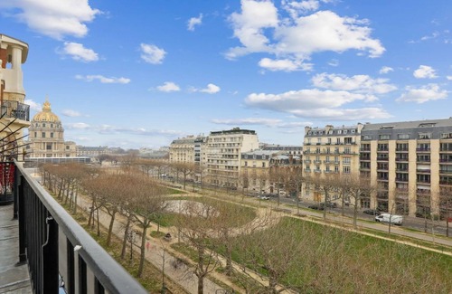 Quartier du Gros-Caillou Apartment | INVALIDES VIEW - HIGH FLOOR , BRIGHT, SPACIOUS LOCATED AT AVENUE DE BRETEUIL