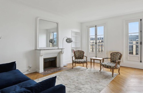 Quartier du Gros-Caillou Apartment | INVALIDES VIEW - HIGH FLOOR , BRIGHT, SPACIOUS LOCATED AT AVENUE DE BRETEUIL