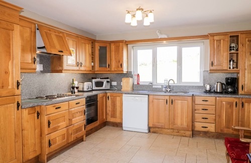 Gortnalughoge House | INVERBEG COTTAGE 1, pet friendly, with open fire in Downings
