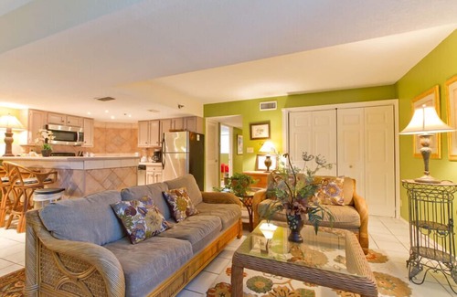 South Padre Island Condo | Inverness 800-Tropical furnishings;Beachfront balcony & pool