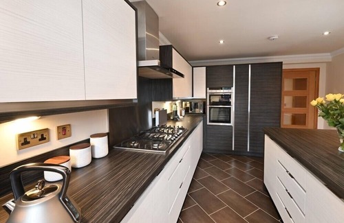 Inverness City Centre Cottage | INVERNESS CITY APARTMENT, family friendly in Inverness