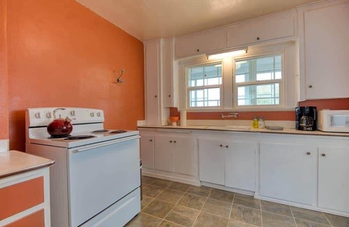 Coos Bay Apartment | #InvestREPM Historic Heritage House Apt