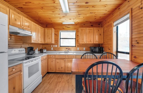 Byrdstown Cabin | Inviting 2 Bed 2 Story Chalet w/Dale Hollow Access! #22
