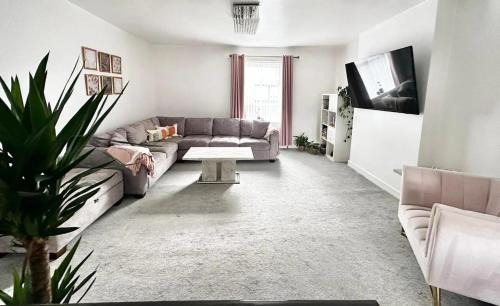 Rochdale Apartment | Inviting 2-Bed Apartment in Rochdale