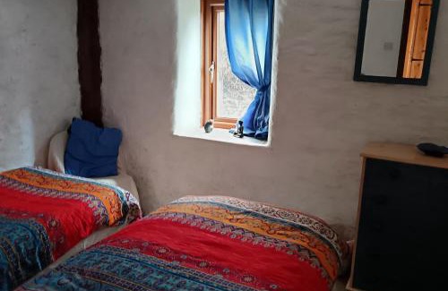 Newcastle Emlyn House | Inviting 2-Bed Cottage in Newcastle Emlyn