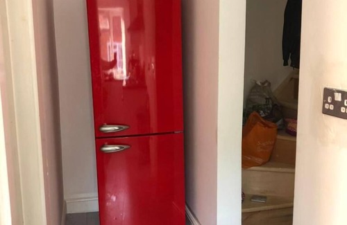 Lacey Green House | Inviting 2-Bed fully Furnished House-High Wycombe