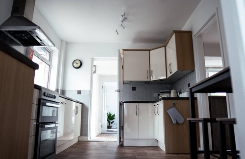Burton Latimer House | Inviting 4-Bed House in Kettering