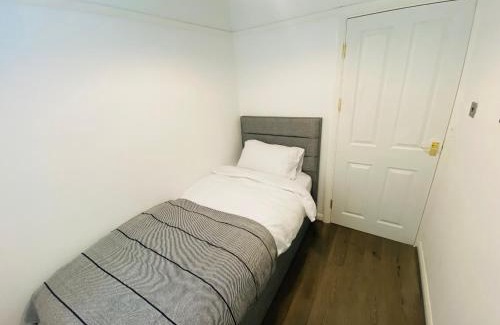 Beverley House | Inviting 4-Bed House in Leeds