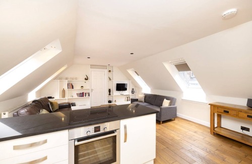 West End Apartment | Inviting Apartment near Edinburgh Castle