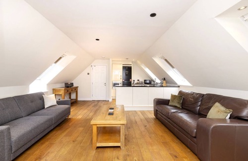 West End Apartment | Inviting Apartment near Edinburgh Castle
