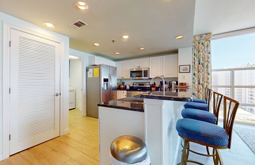 Fort Walton Beach - Destin Condo | Inviting & bright condo w/shared on-site amenities - walk to the beach