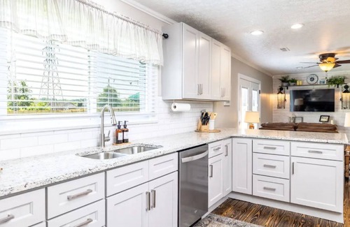 Maryville House | Inviting, Clean, Comfortable Spacious 3/2 Home in Maryville