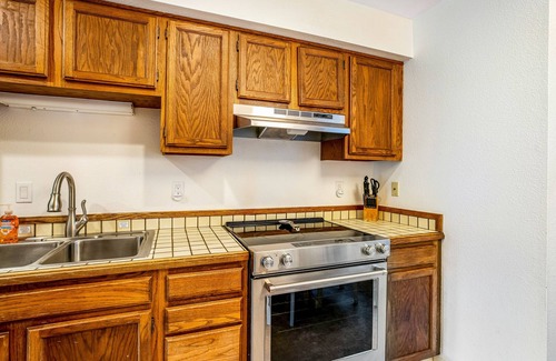 Depoe Bay Condo | Inviting condo near beach and town with fireplace - great for whale watching