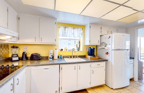 South Patrick Shores Condo | Inviting condo with ocean view, balcony, full kitchen, central AC, & W/D