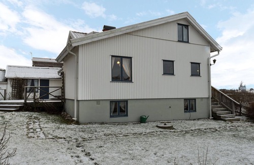 Kampersvik House | Inviting cottage for two families.