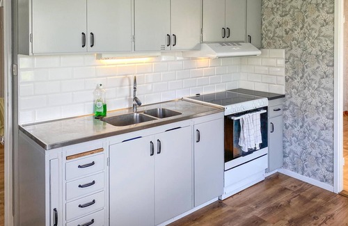Overum House | Inviting cottage with beautiful garden in Överum.