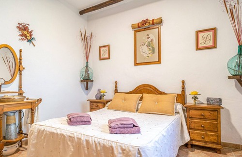 Jubrique House | Inviting cottage with pool and activities for children.
