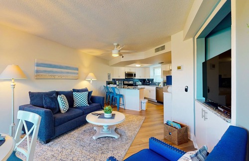 St. Pete Beach Condo | Inviting gem on St. Pete Beach with AC & washer/dryer - snowbird-friendly