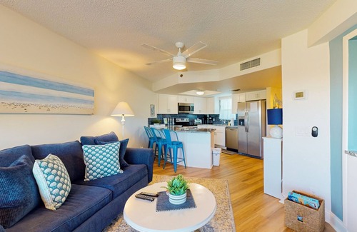 St. Pete Beach Condo | Inviting gem on St. Pete Beach with AC & washer/dryer - snowbird-friendly