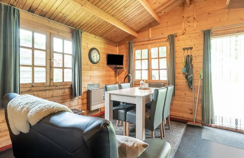 Zwiggelte Cottage | Inviting holiday home in Zwiggelte with garden
