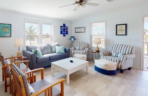 Port St. Joe House | Inviting home 1 block from the beach with screened porch, AC, & W/D