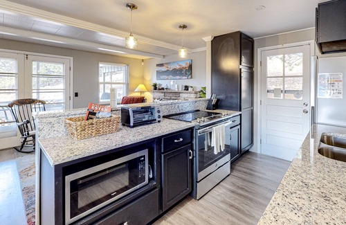 Estes Park House | Inviting home near golf course & lake with mountain views, close to downtown