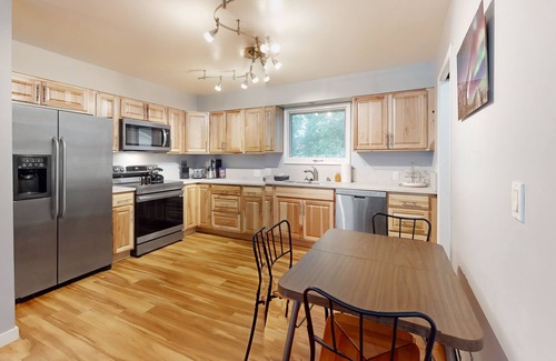 Turnagain House | Inviting home with full kitchen, enclosed yard & washer/dryer