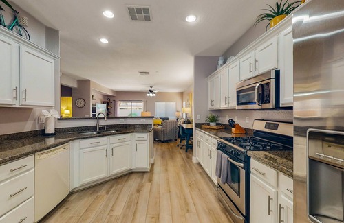 Cooper Commons House | inviting home with private pool, patio, grill, washer/dryer, & central AC