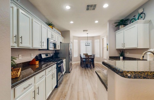 Cooper Commons House | inviting home with private pool, patio, grill, washer/dryer, & central AC